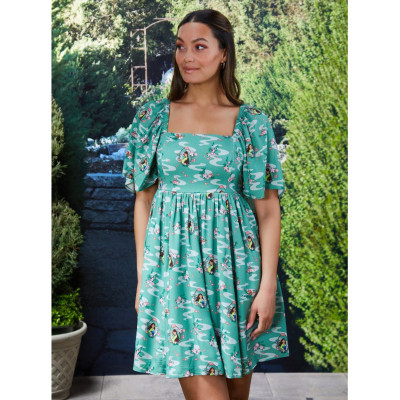 Disney Mulan Icons AOP Smock Robe - Préco Juin 202533813019_hi?$productMainDesktop$&fmt=auto1234533813019